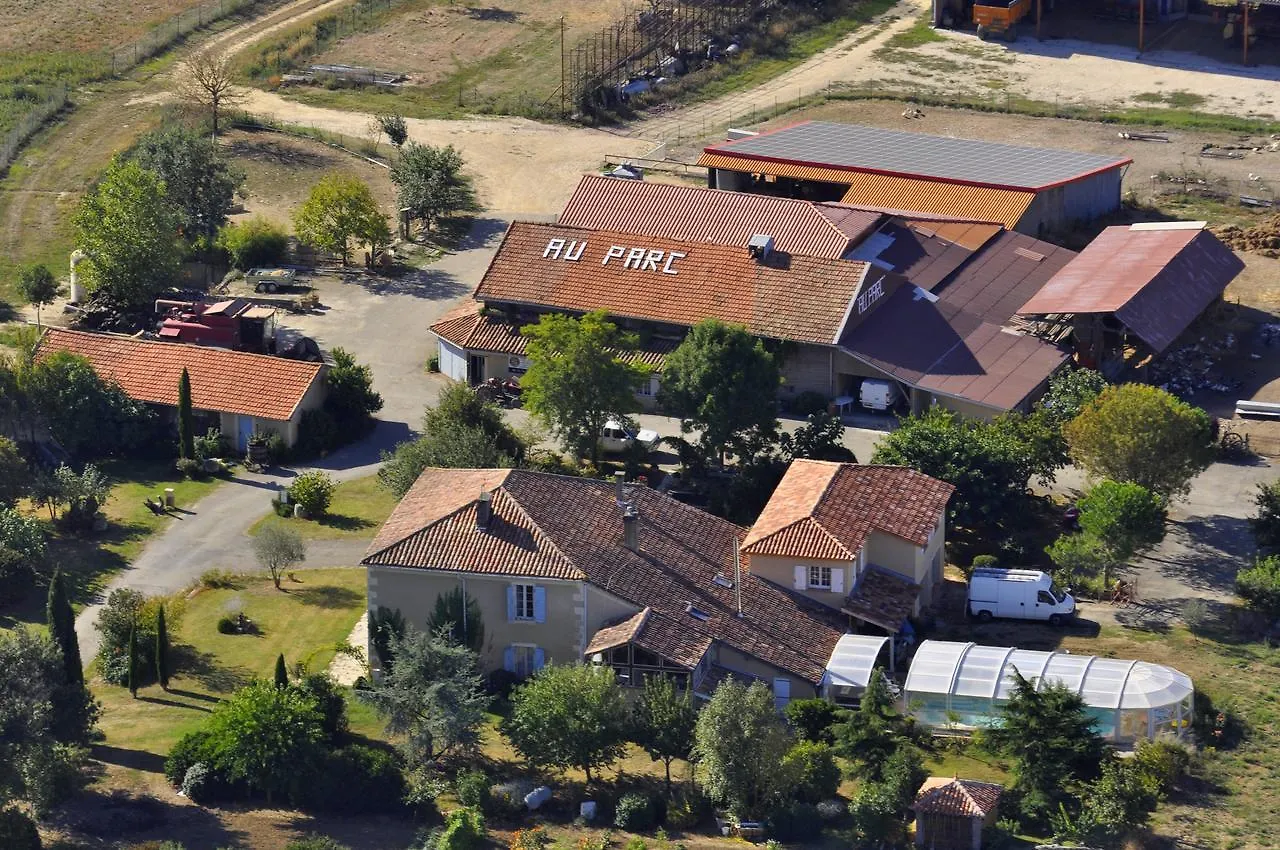 Les Fleurs Du Parc Bed and Breakfast Mansempuy